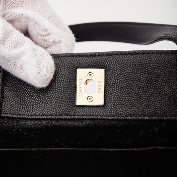 CHANEL BLACK CAVIAR SMALL SHOPPING BUSINESS AFFINITY TOTE (CIRCA 2017) - Picture 6 of 10